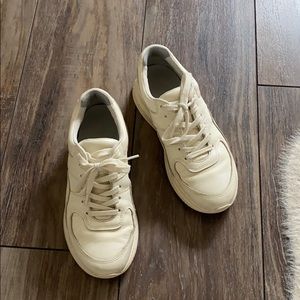 Everlane white sneakers